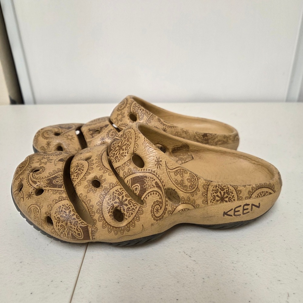 Keen Yogui Women 8 Tan Brown Paisley Print Slip On Clog Sandals Shoes